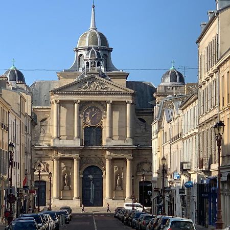 Appartement Versailles Quartier Notre Dame Au Pied Du Chateau Avec Parking Exteriör bild