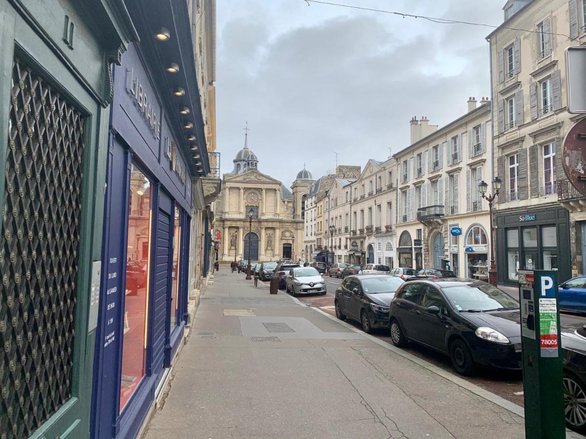Appartement Versailles Quartier Notre Dame Au Pied Du Chateau Avec Parking Exteriör bild