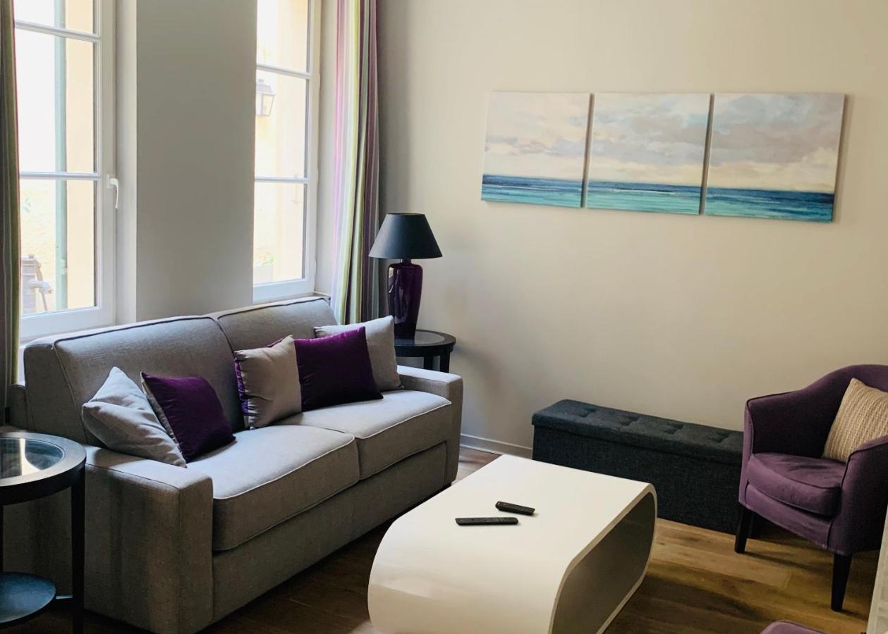 Appartement Versailles Quartier Notre Dame Au Pied Du Chateau Avec Parking Exteriör bild