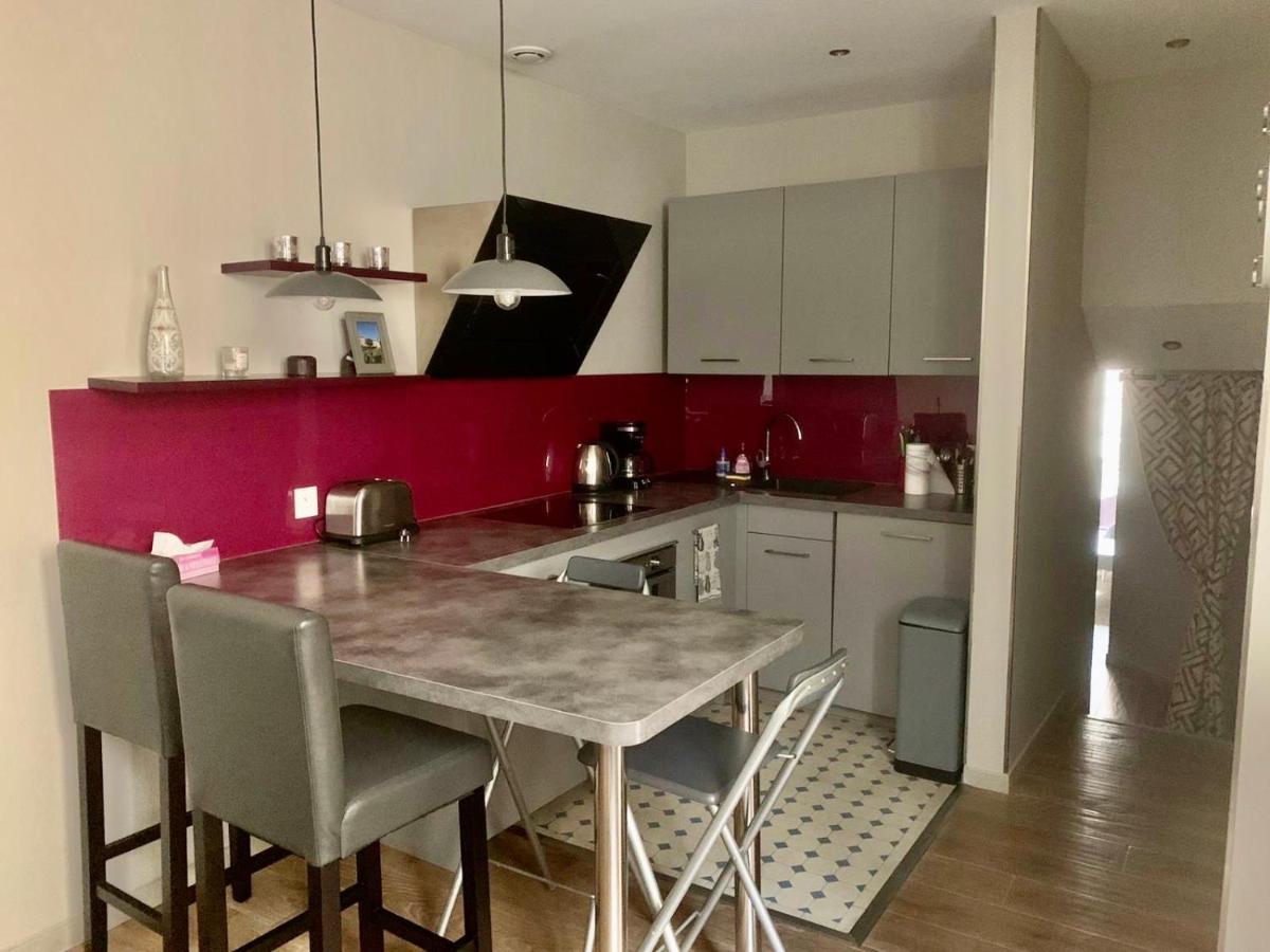 Appartement Versailles Quartier Notre Dame Au Pied Du Chateau Avec Parking Exteriör bild