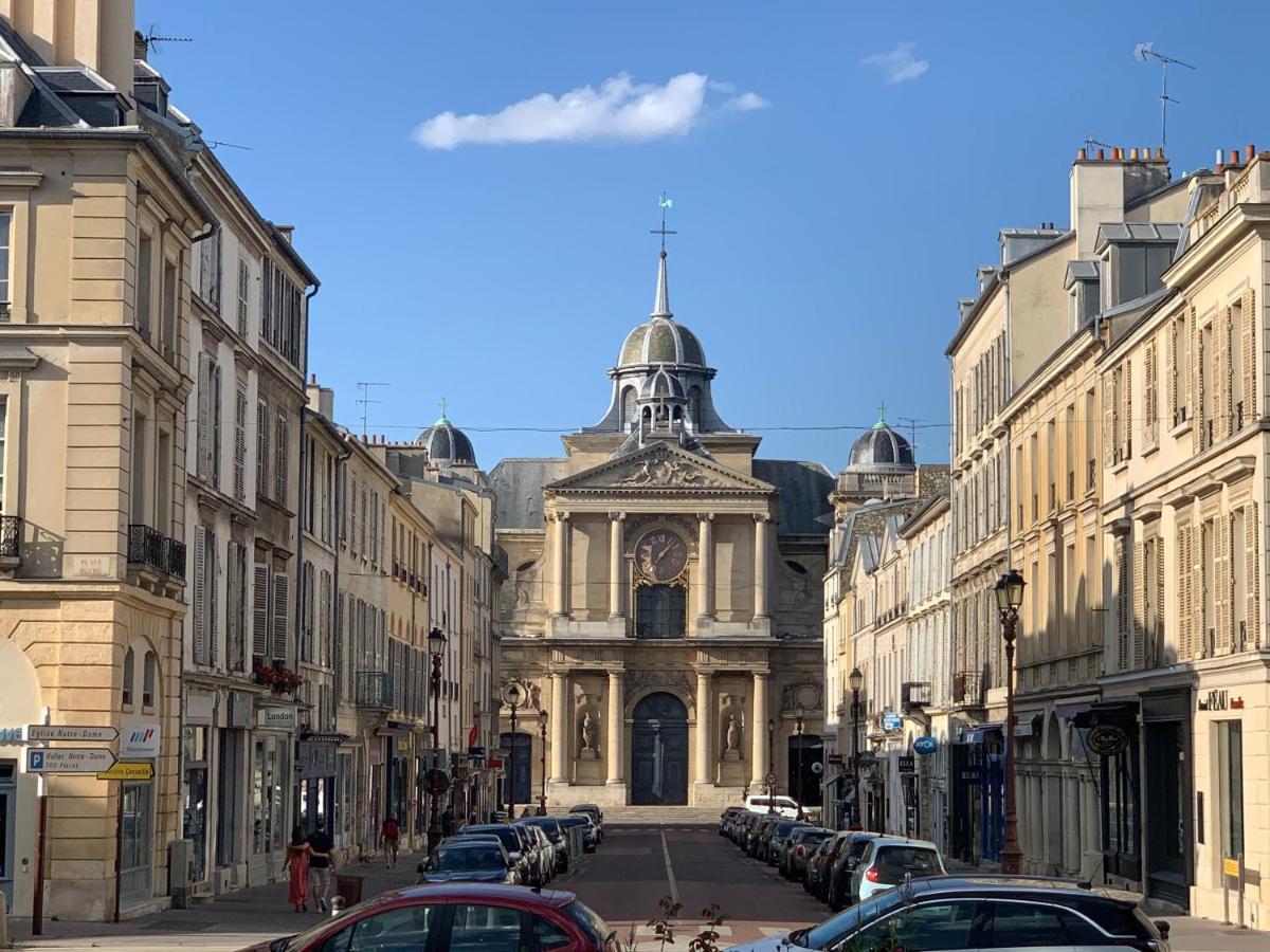 Appartement Versailles Quartier Notre Dame Au Pied Du Chateau Avec Parking Exteriör bild