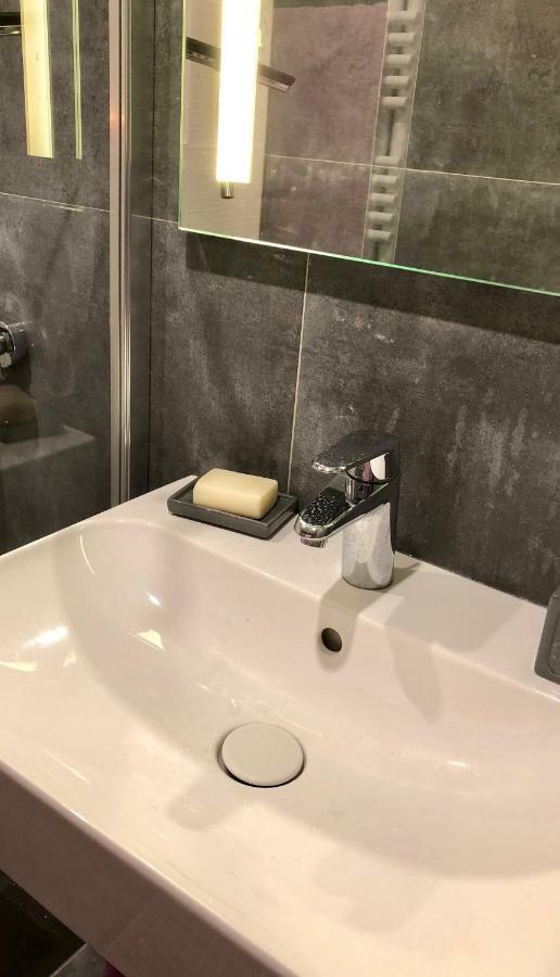 Appartement Versailles Quartier Notre Dame Au Pied Du Chateau Avec Parking Exteriör bild