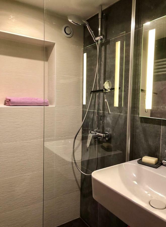 Appartement Versailles Quartier Notre Dame Au Pied Du Chateau Avec Parking Exteriör bild