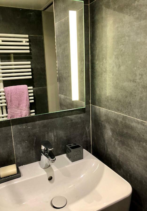 Appartement Versailles Quartier Notre Dame Au Pied Du Chateau Avec Parking Exteriör bild